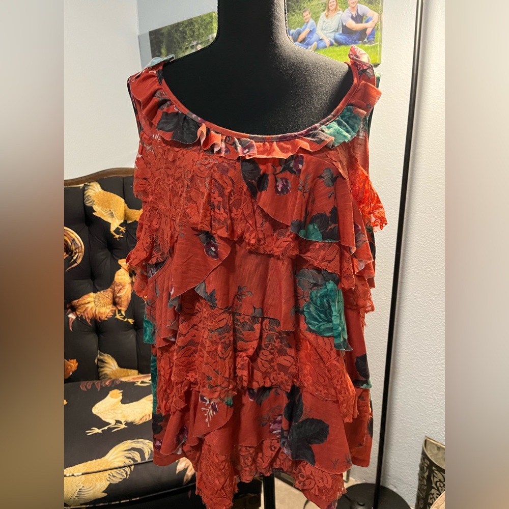 Women’s shirt - size 2X - Eyeshadow brand